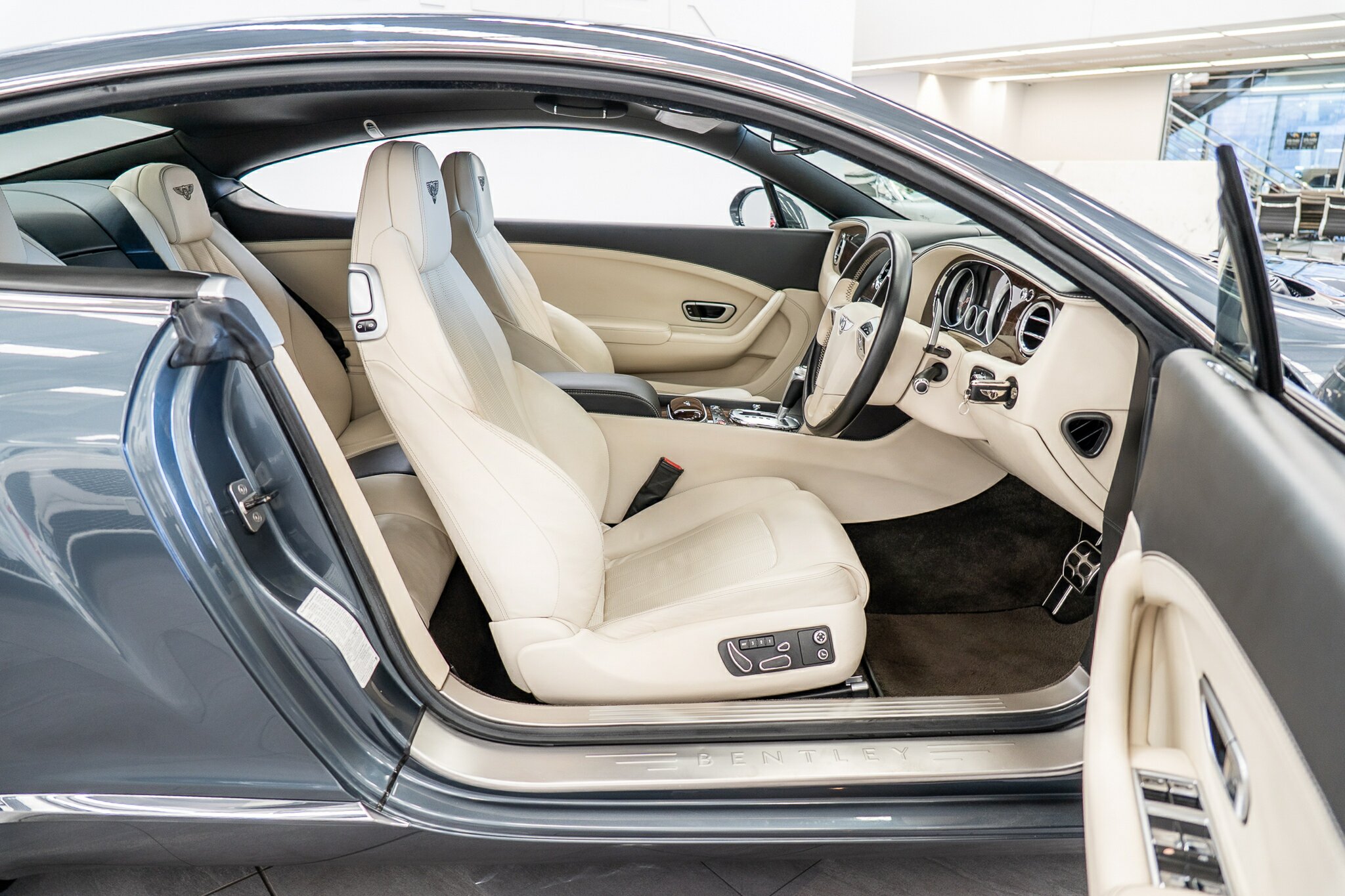 2012 BENTLEY CONTINENTAL 3W MY13 GT V8 8 SP AUTOMATIC SEQUENTIAL SEDAN
