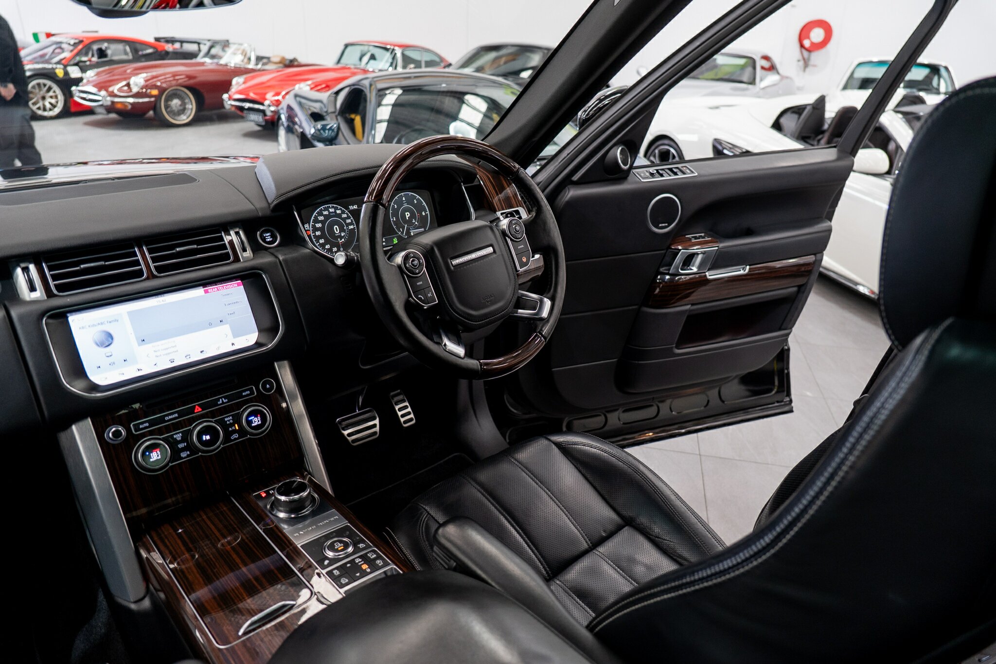 2017 RANGE ROVER RANGE ROVER LG MY17 VOGUE SE SDV8 8 SP AUTOMATIC 4D WAGON
