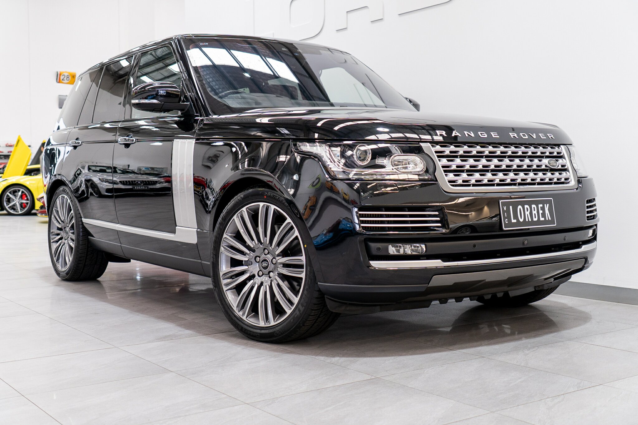 2017 RANGE ROVER RANGE ROVER LG MY17 VOGUE SE SDV8 8 SP AUTOMATIC 4D WAGON