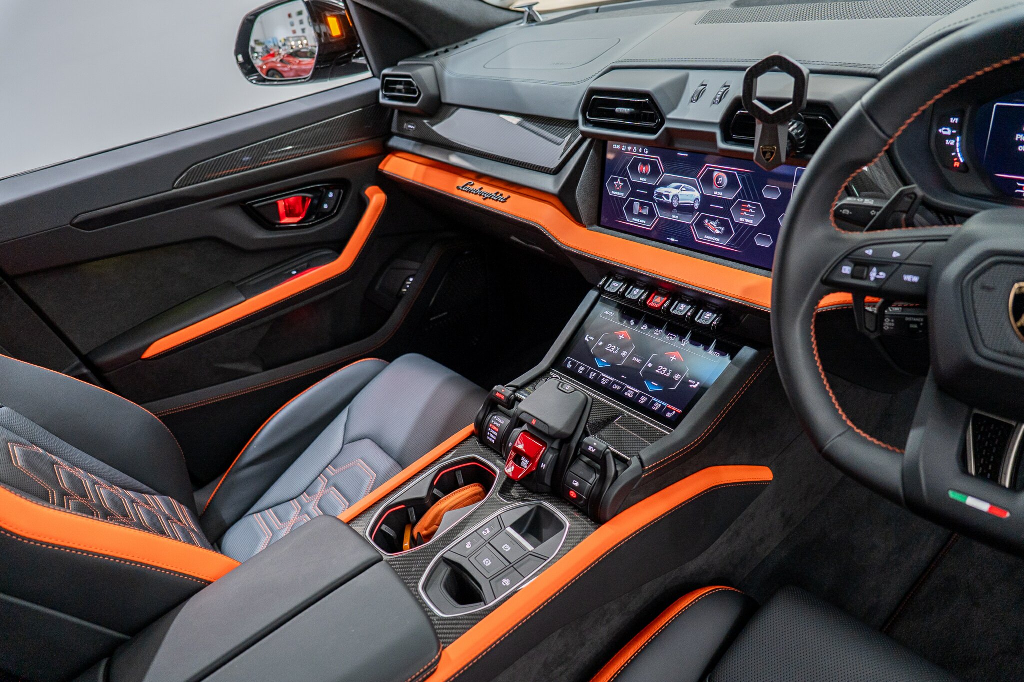 2025 LAMBORGHINI URUS 636 MY19 5 SEAT 8 SP AUTOMATIC 4D WAGON