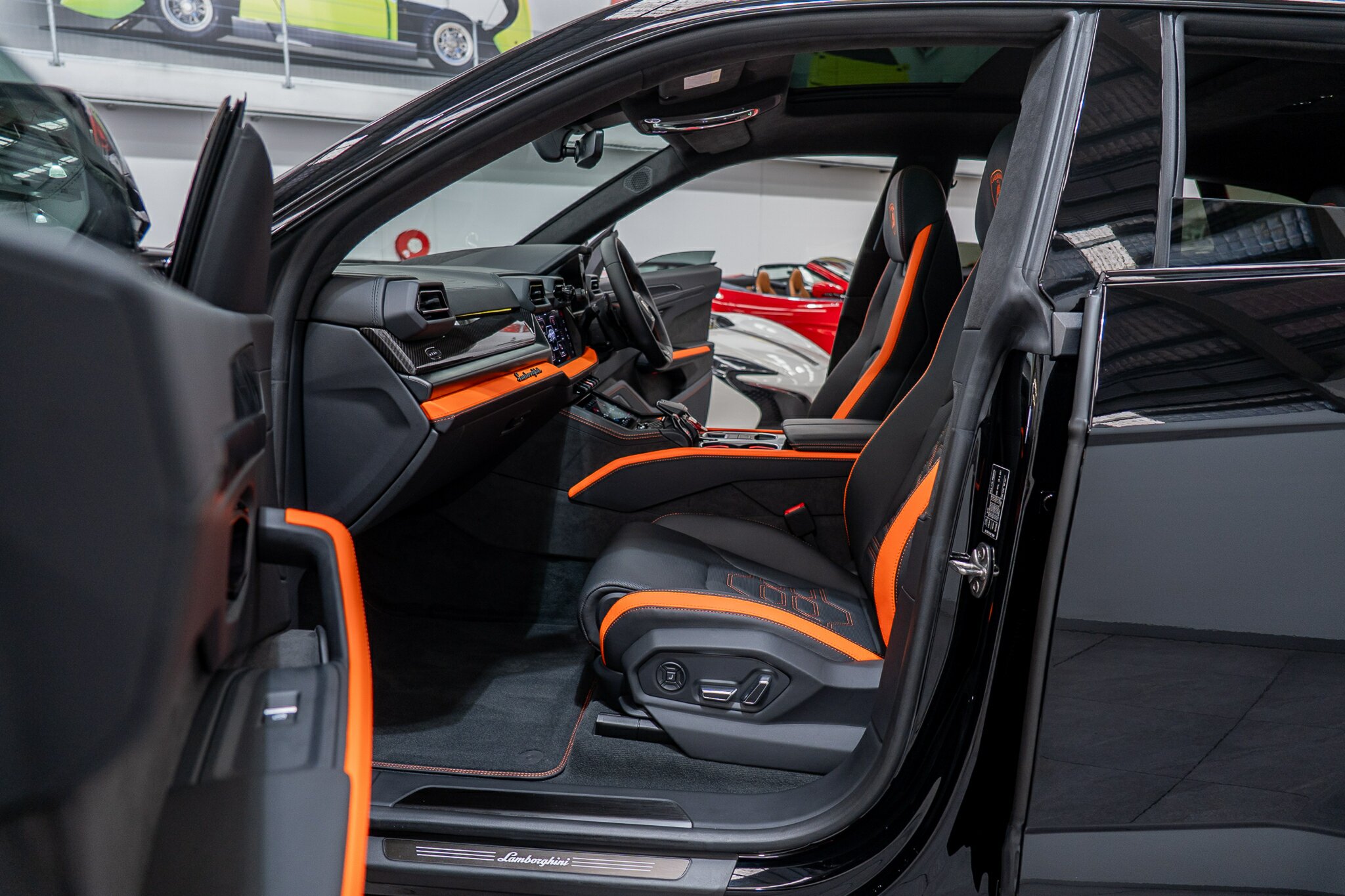 2025 LAMBORGHINI URUS 636 MY19 5 SEAT 8 SP AUTOMATIC 4D WAGON