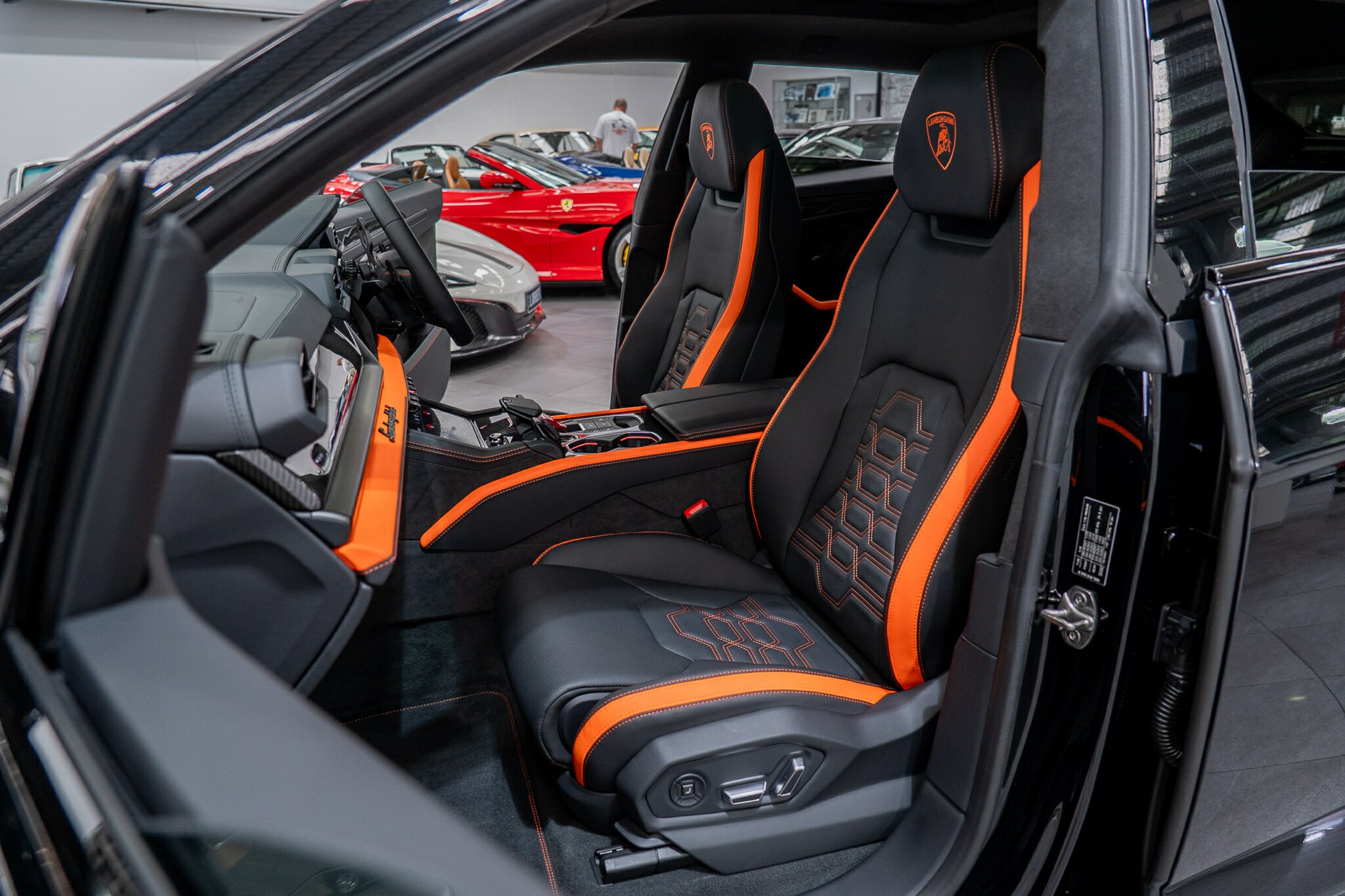 2025 LAMBORGHINI URUS 636 MY19 5 SEAT 8 SP AUTOMATIC 4D WAGON