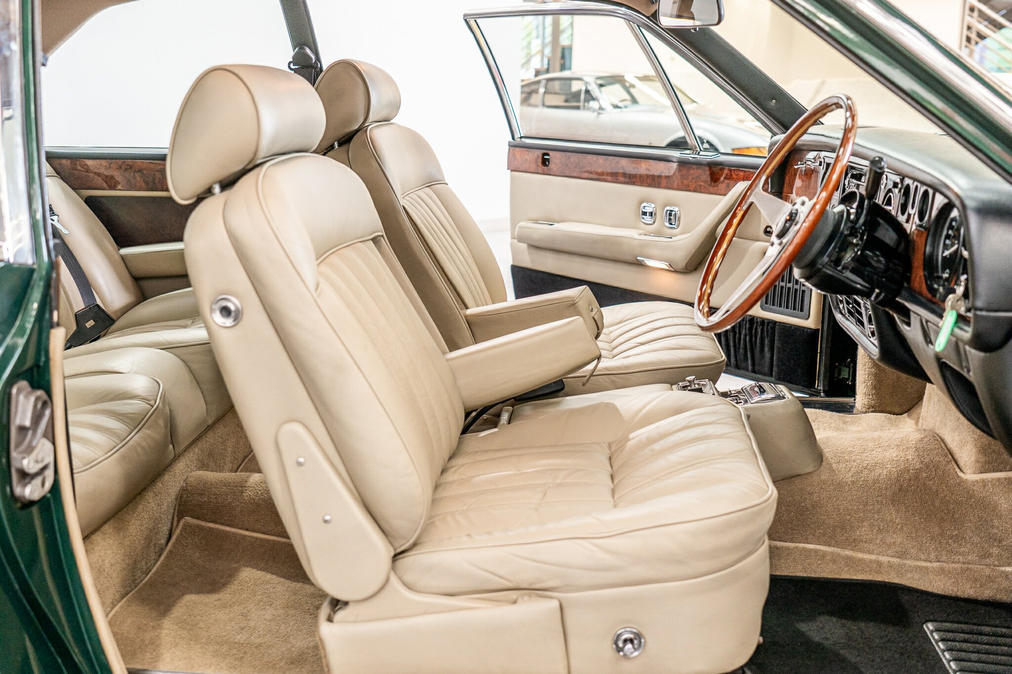 1981 ROLLS-ROYCE CAMARGUE (PININFARINA) 3 SP AUTOMATIC 2D SALOON