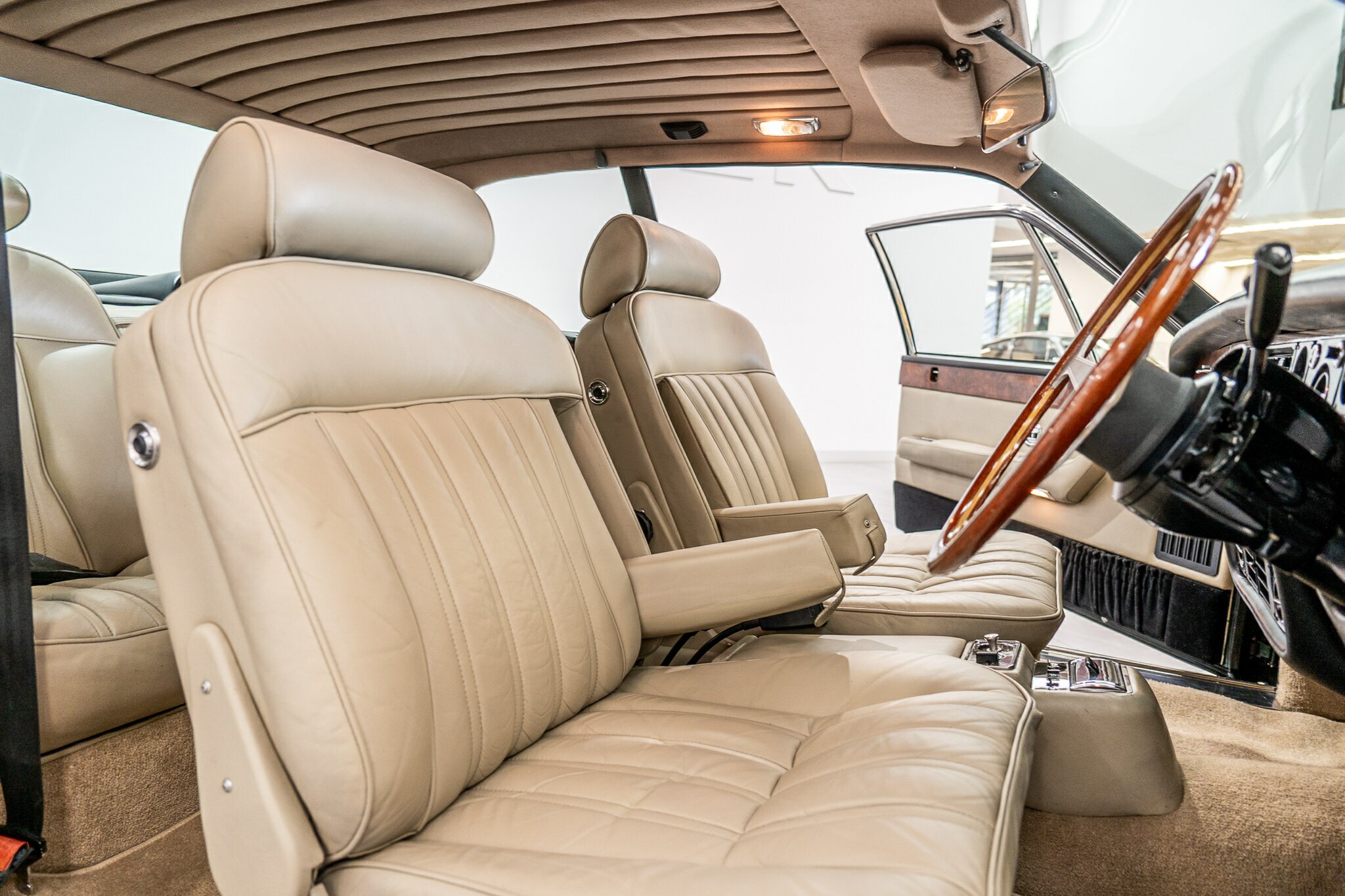 1981 ROLLS-ROYCE CAMARGUE (PININFARINA) 3 SP AUTOMATIC 2D SALOON