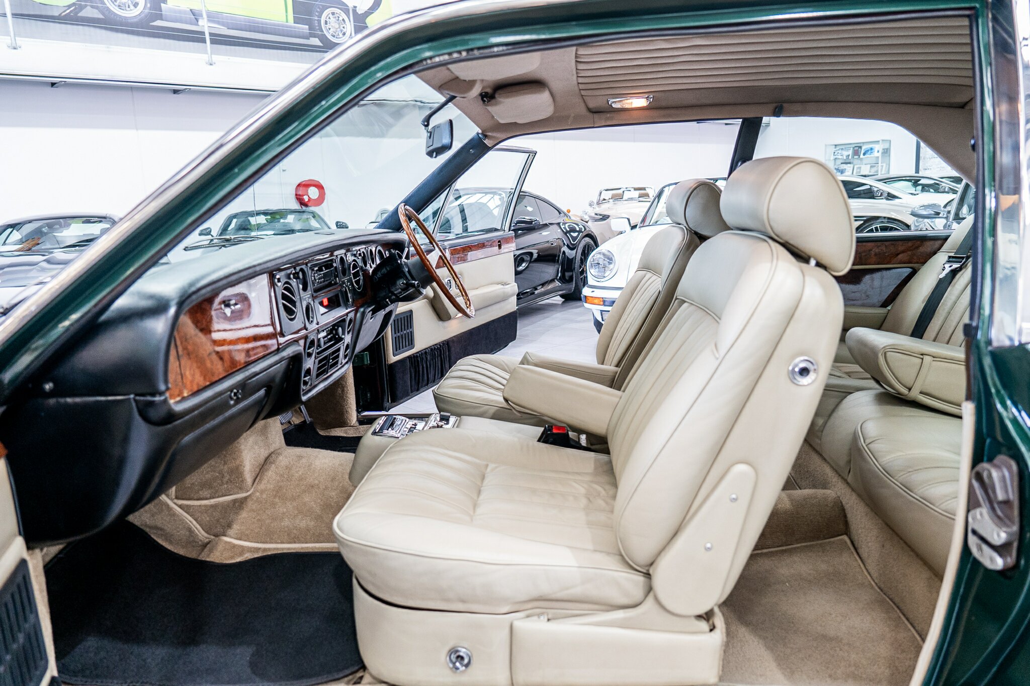 1981 ROLLS-ROYCE CAMARGUE (PININFARINA) 3 SP AUTOMATIC 2D SALOON