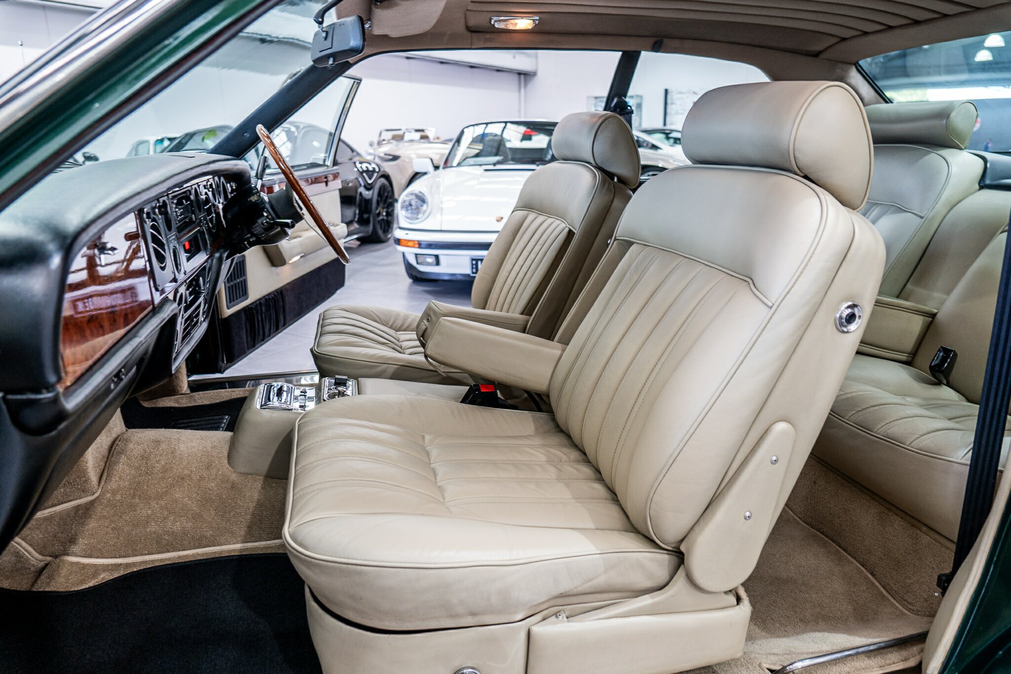 1981 ROLLS-ROYCE CAMARGUE (PININFARINA) 3 SP AUTOMATIC 2D SALOON