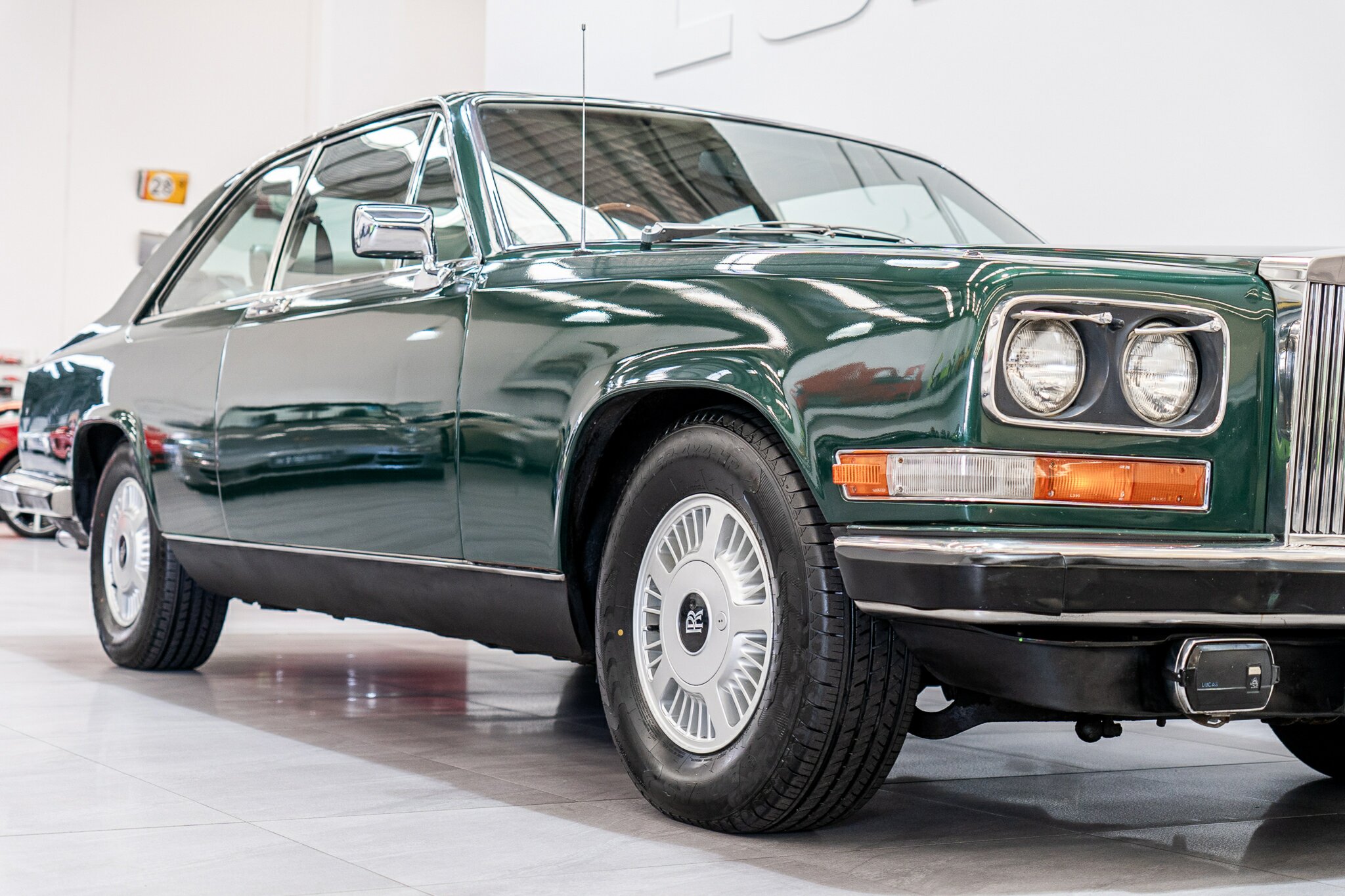 1981 ROLLS-ROYCE CAMARGUE (PININFARINA) 3 SP AUTOMATIC 2D SALOON
