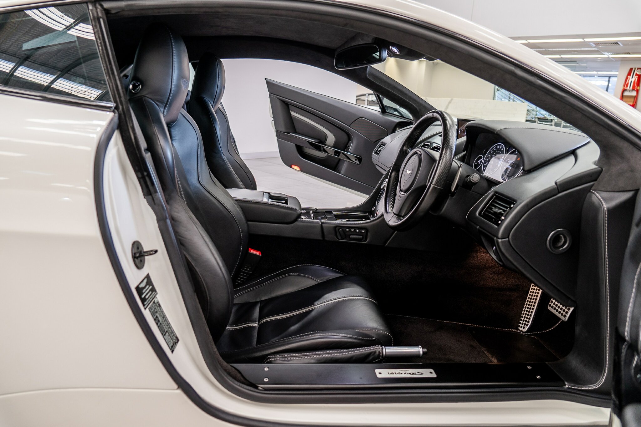 2015 ASTON MARTIN V12 VANTAGE S 7 SP AUTOMATIC 2D COUPE