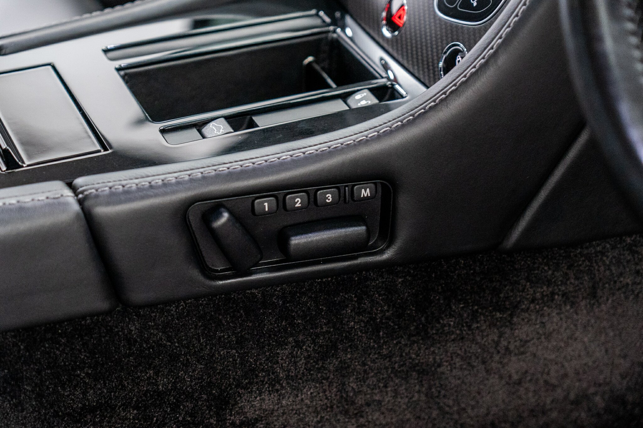 2015 ASTON MARTIN V12 VANTAGE S 7 SP AUTOMATIC 2D COUPE
