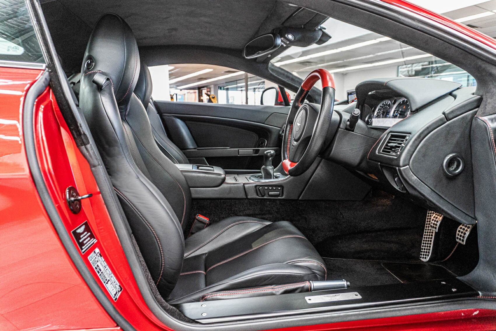 2013 ASTON MARTIN V8 MY14 VANTAGE 6 SP MANUAL SEDAN