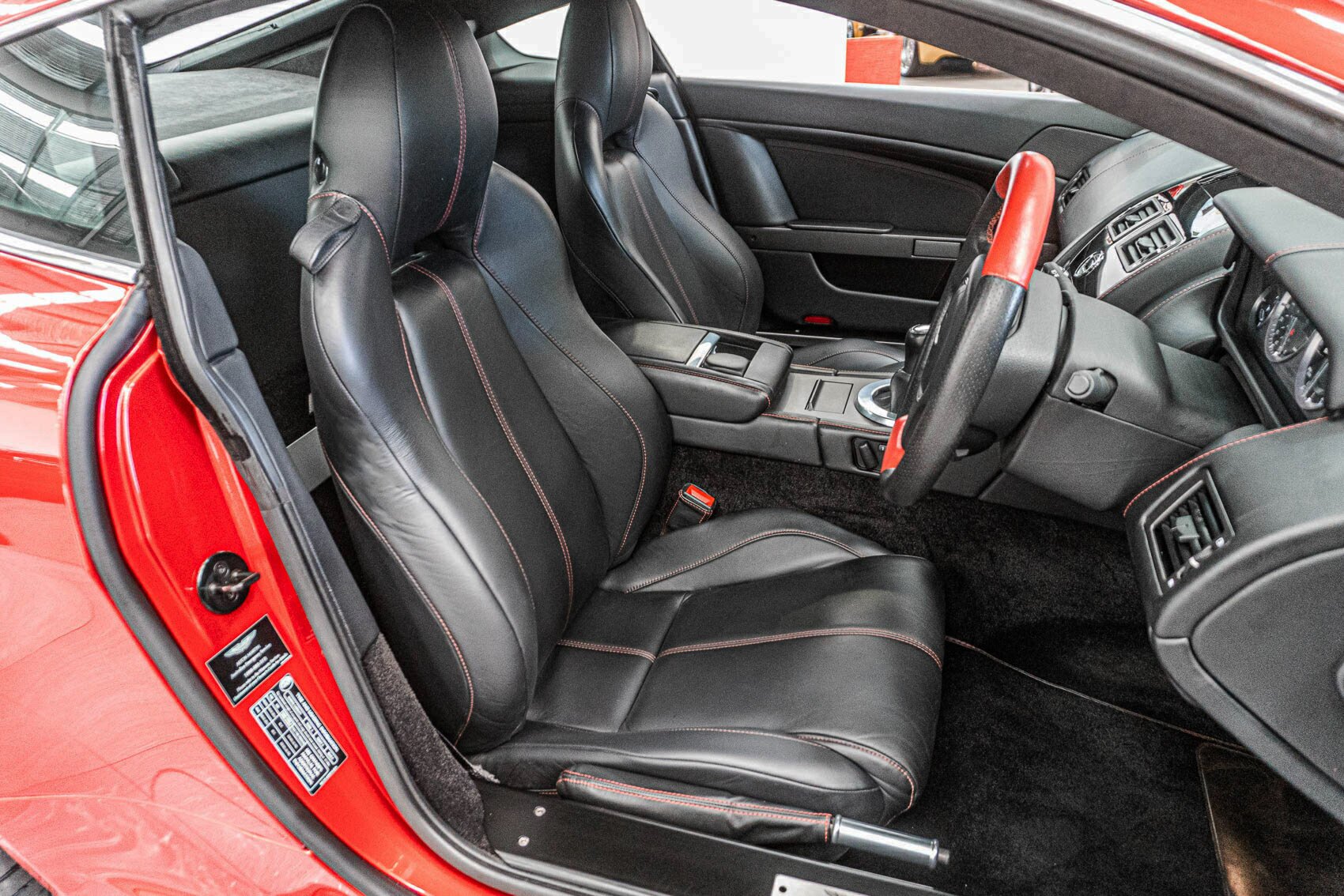 2013 ASTON MARTIN V8 MY14 VANTAGE 6 SP MANUAL SEDAN