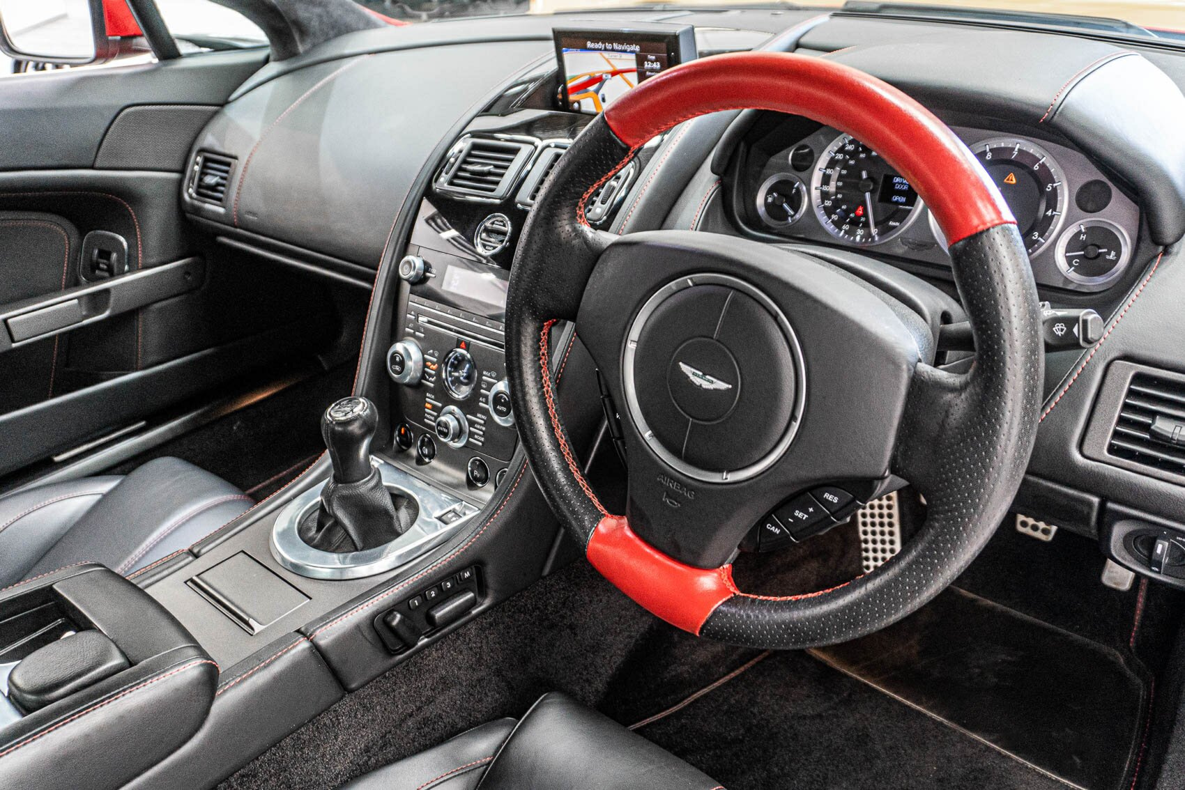 2013 ASTON MARTIN V8 MY14 VANTAGE 6 SP MANUAL SEDAN