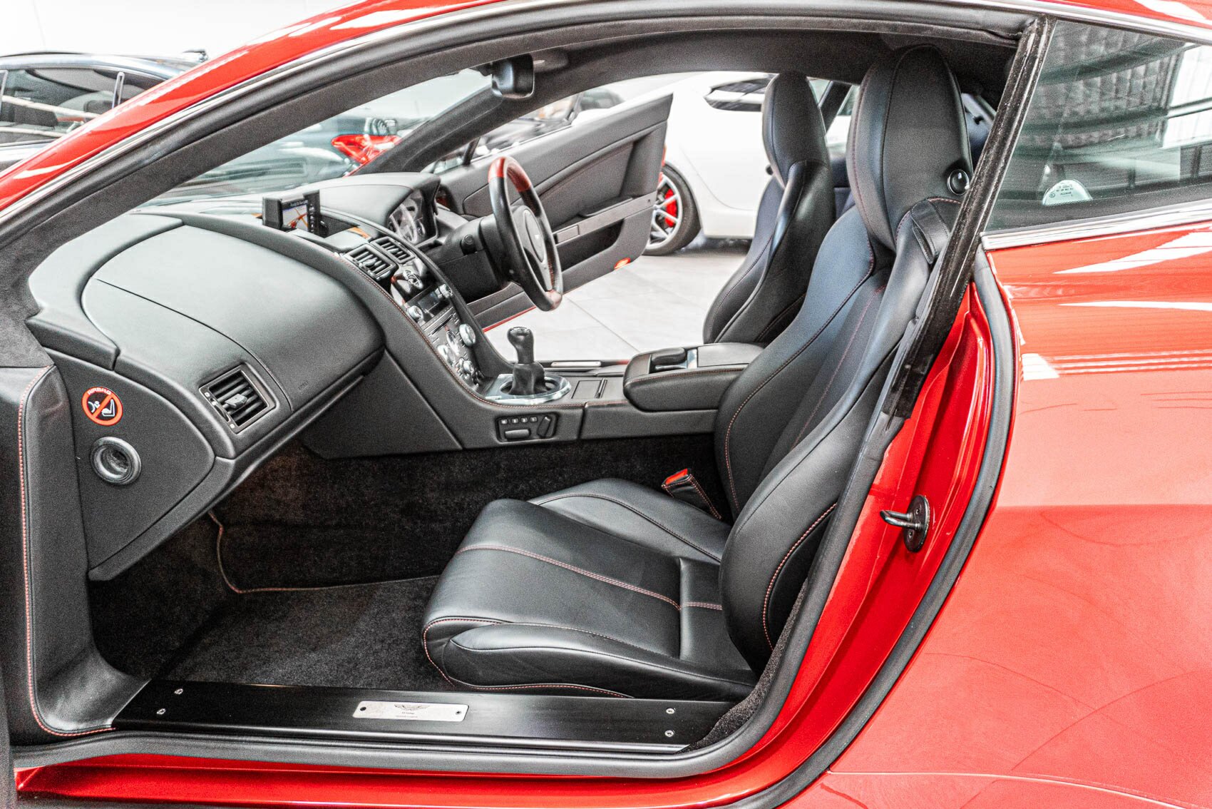 2013 ASTON MARTIN V8 MY14 VANTAGE 6 SP MANUAL SEDAN