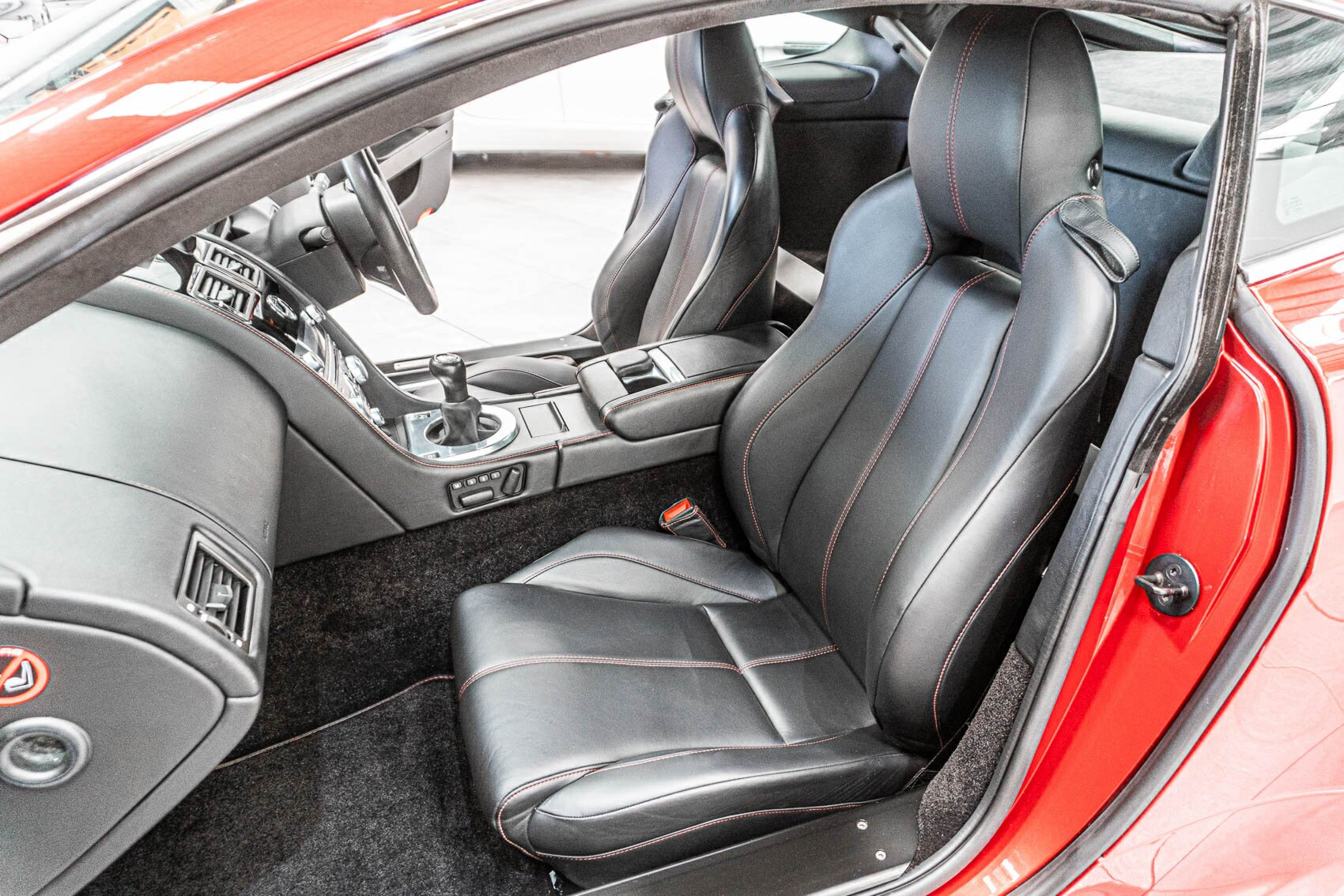 2013 ASTON MARTIN V8 MY14 VANTAGE 6 SP MANUAL SEDAN