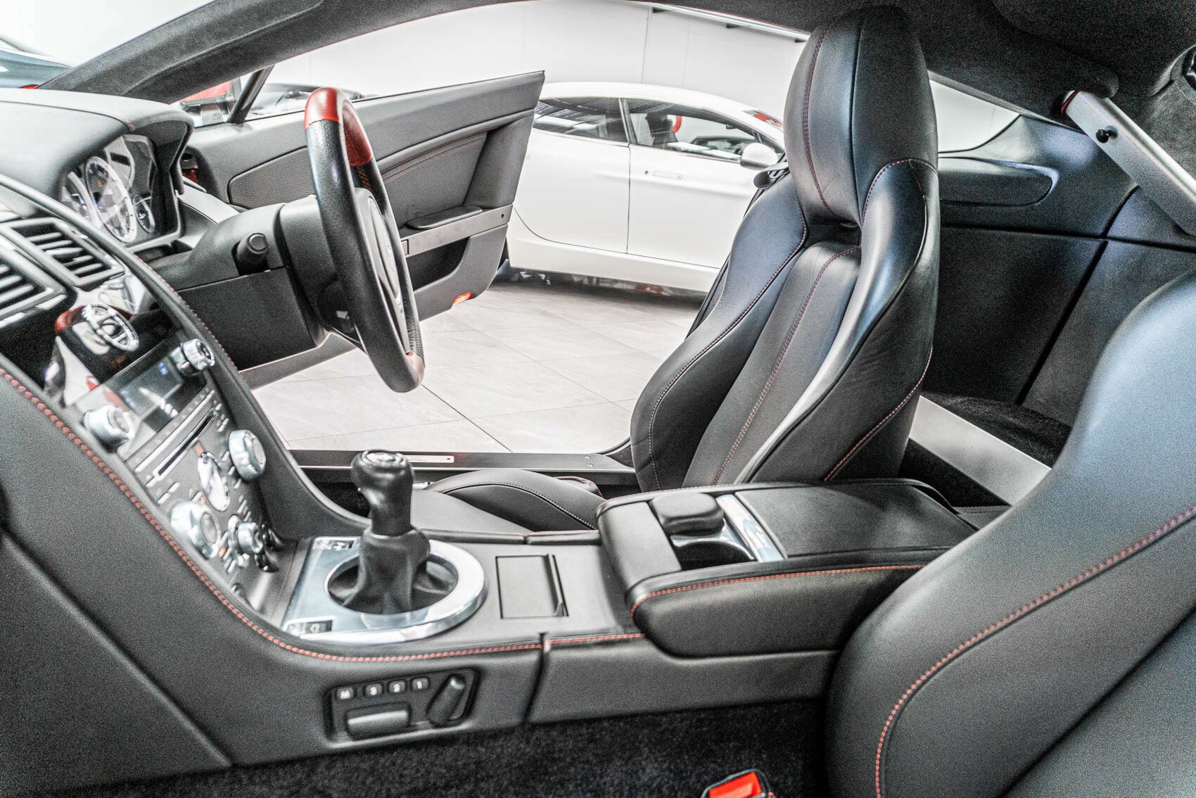 2013 ASTON MARTIN V8 MY14 VANTAGE 6 SP MANUAL SEDAN