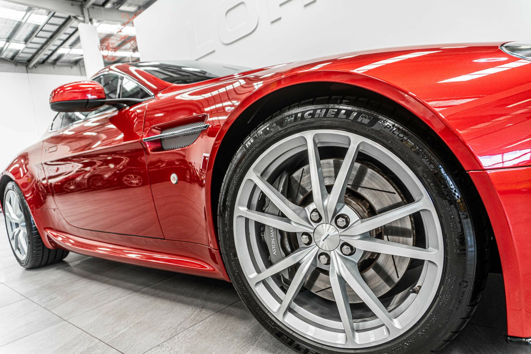 2013 ASTON MARTIN V8 MY14 VANTAGE 6 SP MANUAL SEDAN