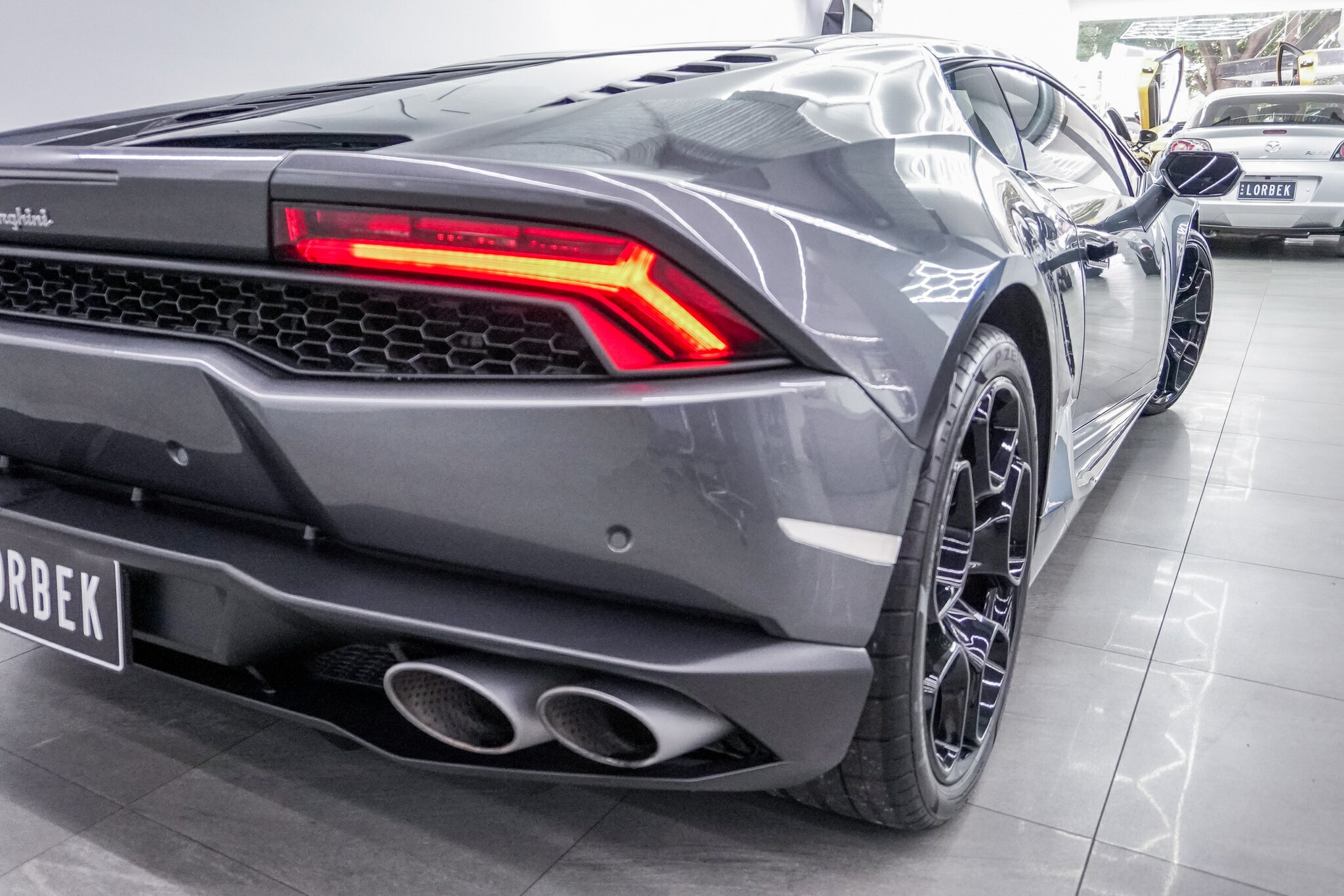 2016 LAMBORGHINI HURACAN 724 LP 610-4 (AWD) 7 SP AUTOMATIC SEDAN