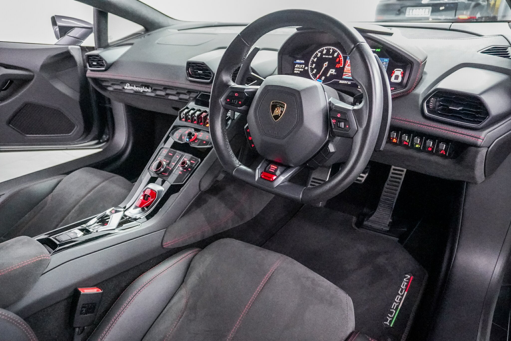 2016 LAMBORGHINI HURACAN 724 LP 610-4 (AWD) 7 SP AUTOMATIC SEDAN