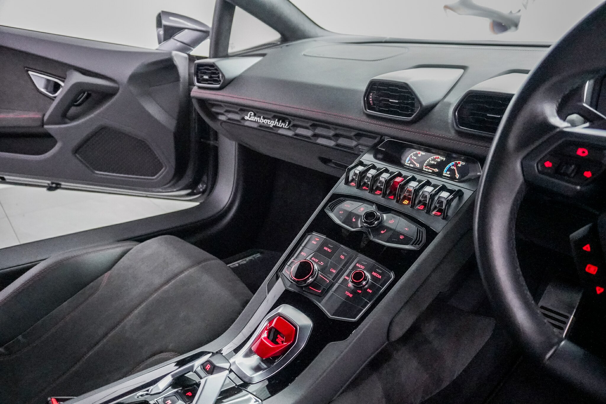 2016 LAMBORGHINI HURACAN 724 LP 610-4 (AWD) 7 SP AUTOMATIC SEDAN