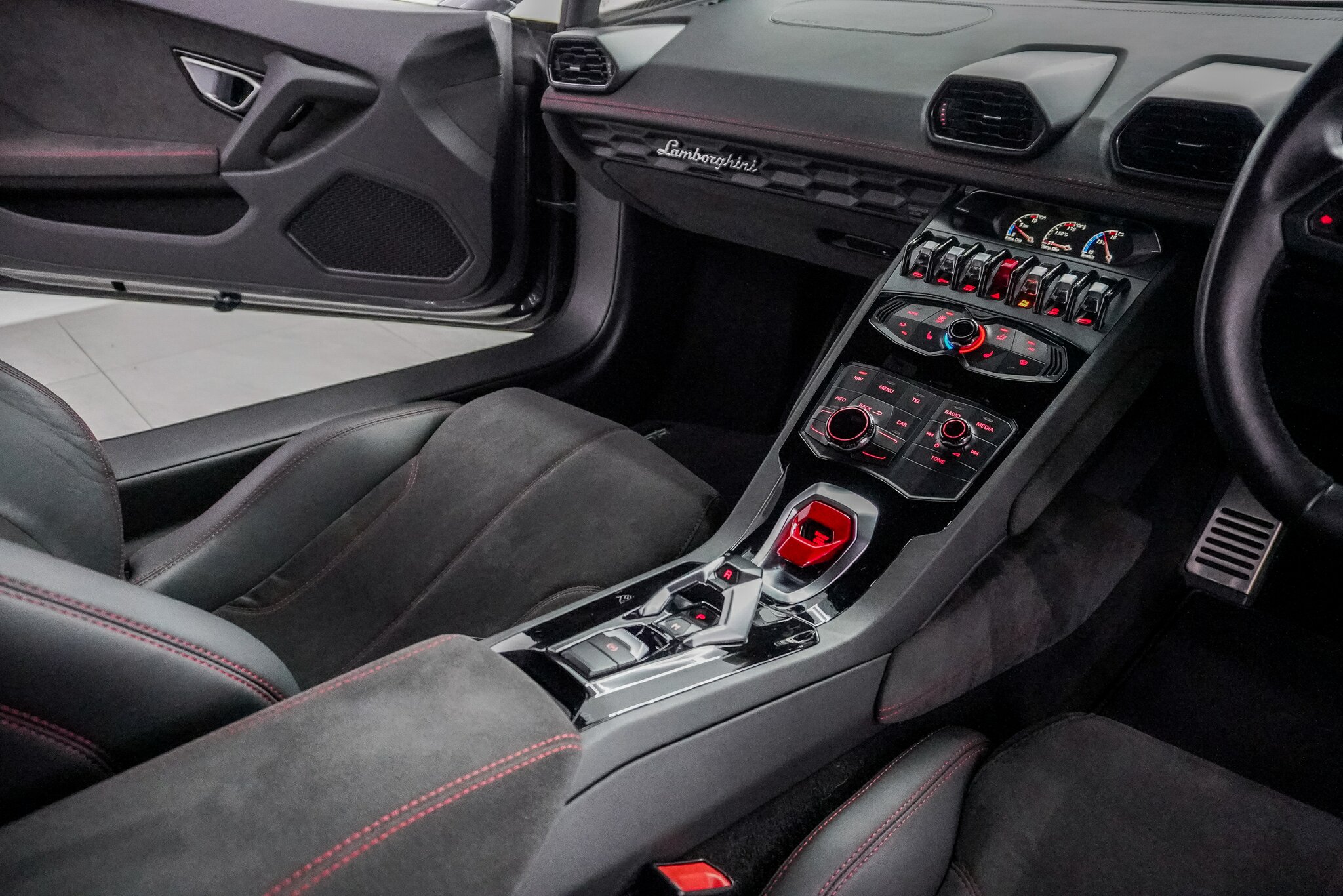 2016 LAMBORGHINI HURACAN 724 LP 610-4 (AWD) 7 SP AUTOMATIC SEDAN