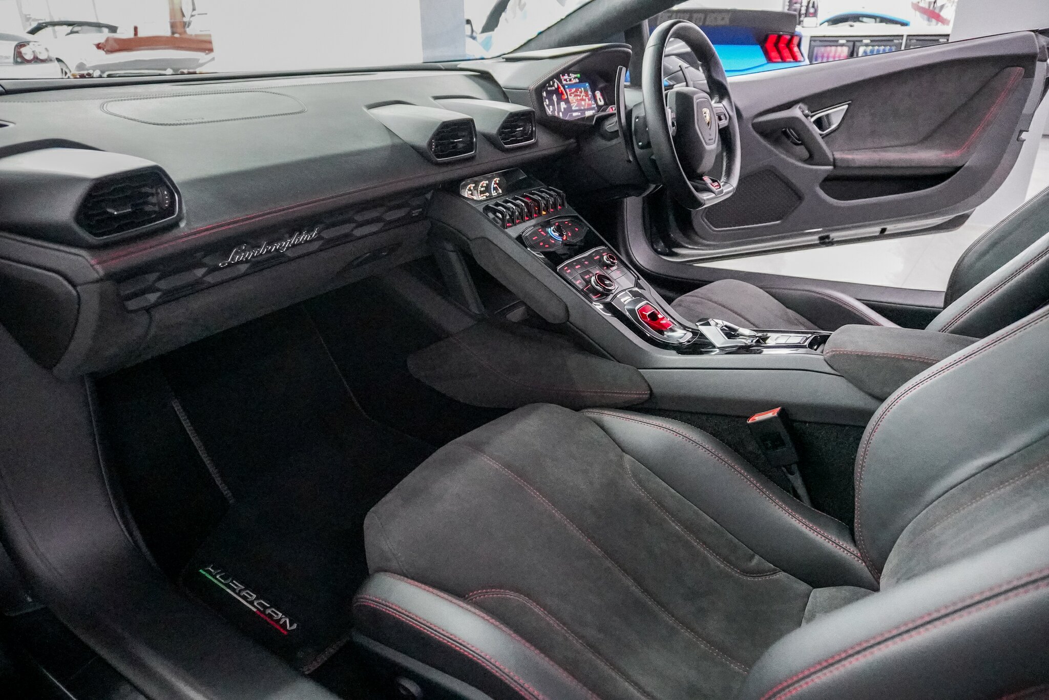 2016 LAMBORGHINI HURACAN 724 LP 610-4 (AWD) 7 SP AUTOMATIC SEDAN