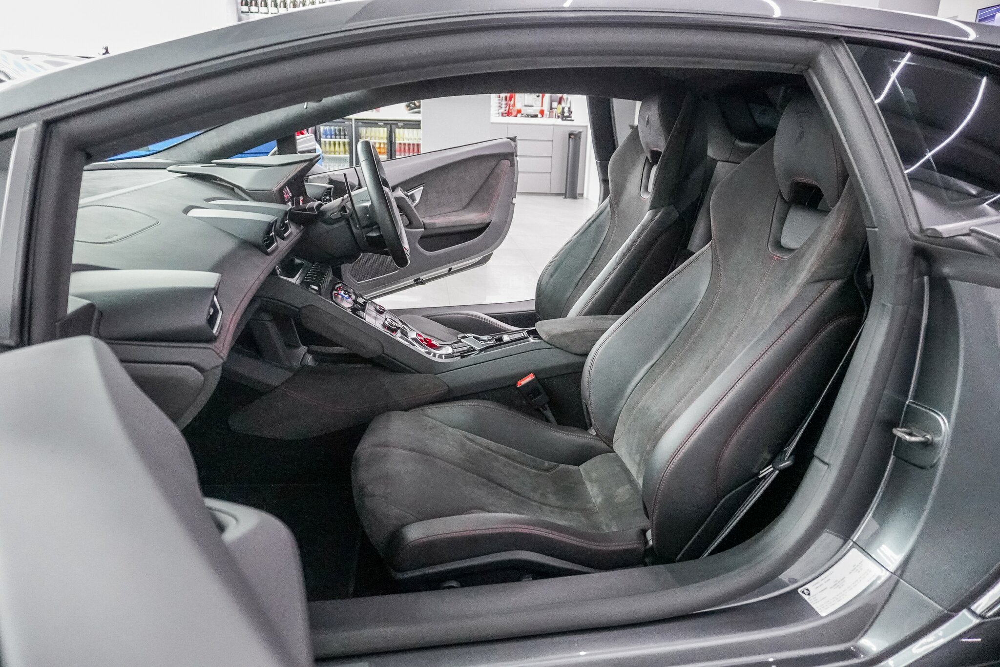2016 LAMBORGHINI HURACAN 724 LP 610-4 (AWD) 7 SP AUTOMATIC SEDAN