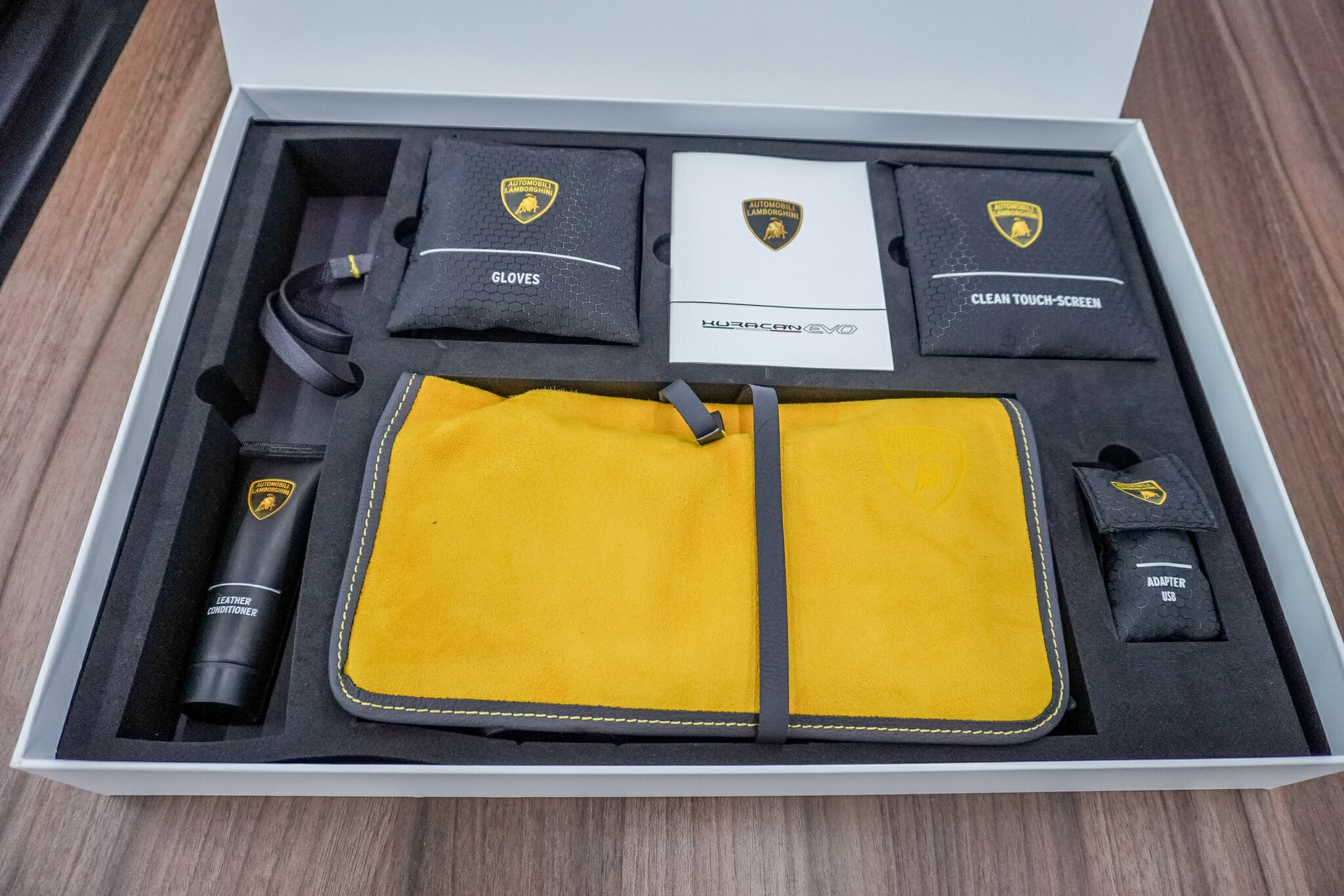 2016 LAMBORGHINI HURACAN 724 LP 610-4 (AWD) 7 SP AUTOMATIC SEDAN