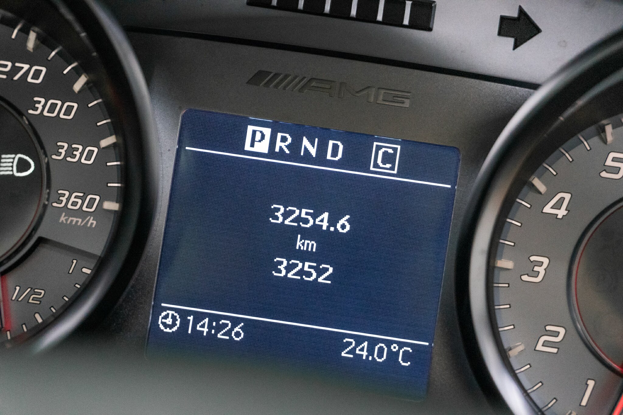 2010 MERCEDES-BENZ SLS 197 AMG 7 SP AUTO DIRECT SHIFT 2D COUPE