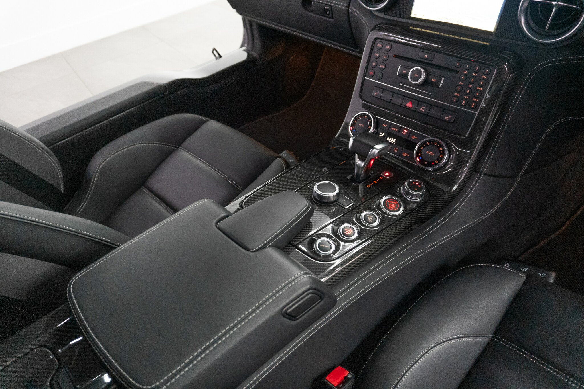 2010 MERCEDES-BENZ SLS 197 AMG 7 SP AUTO DIRECT SHIFT 2D COUPE