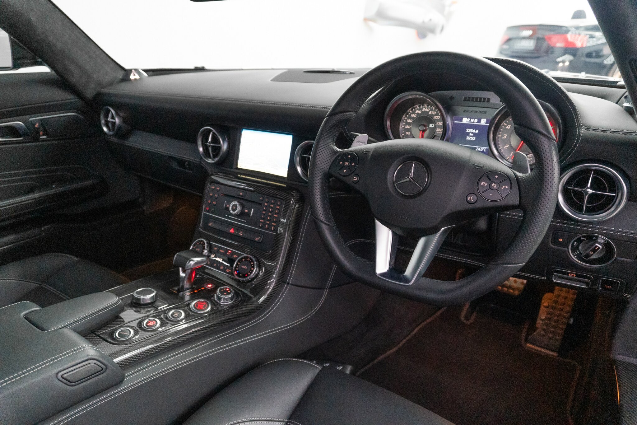 2010 MERCEDES-BENZ SLS 197 AMG 7 SP AUTO DIRECT SHIFT 2D COUPE