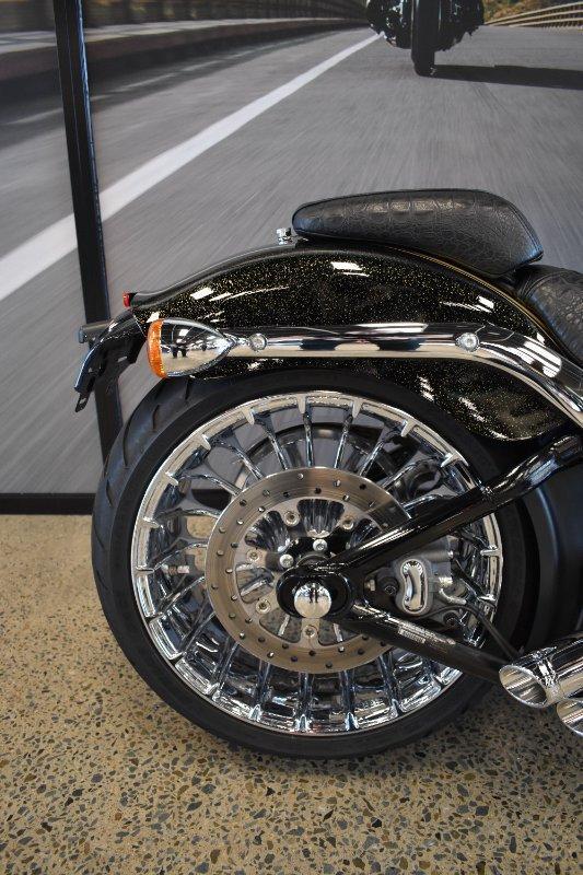 2013 HARLEY-DAVIDSON CVO BREAKOUT CRUISER