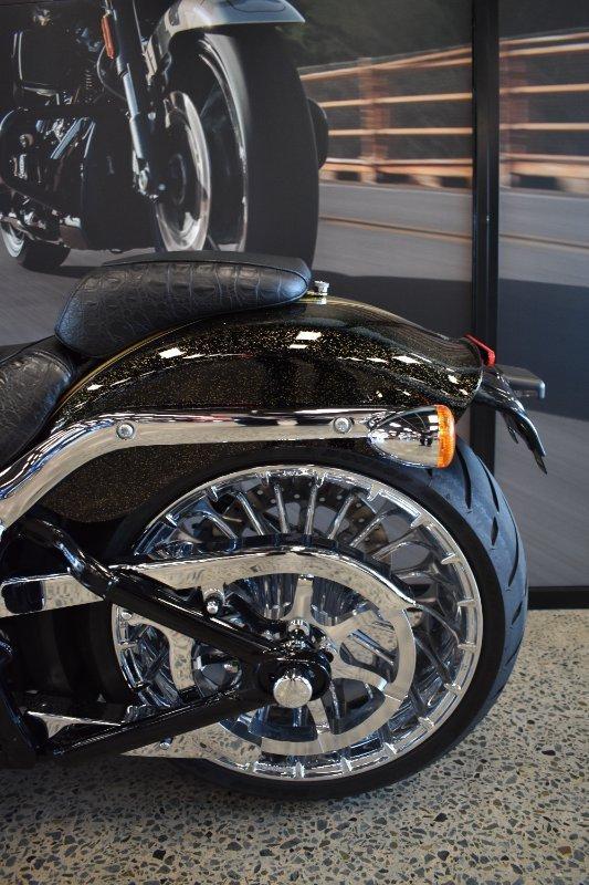 2013 HARLEY-DAVIDSON CVO BREAKOUT CRUISER