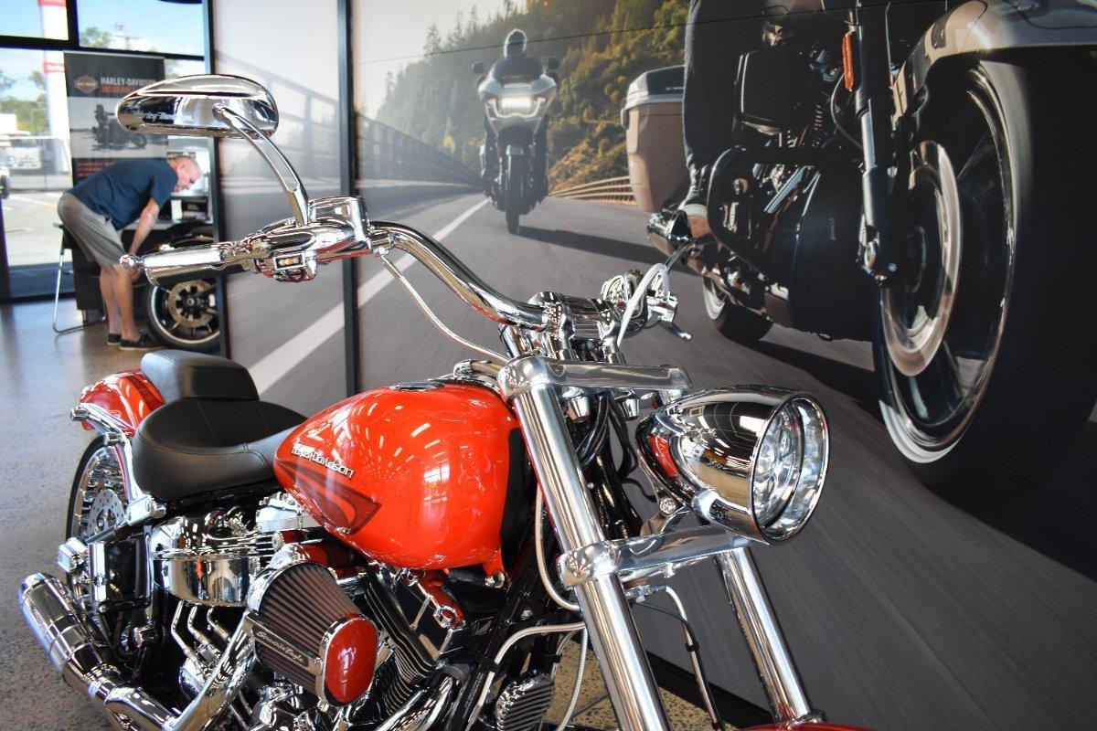2017 HARLEY-DAVIDSON FXSB SOFTAIL BREAKOUT CRUISER