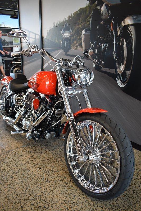 2017 HARLEY-DAVIDSON FXSB SOFTAIL BREAKOUT CRUISER