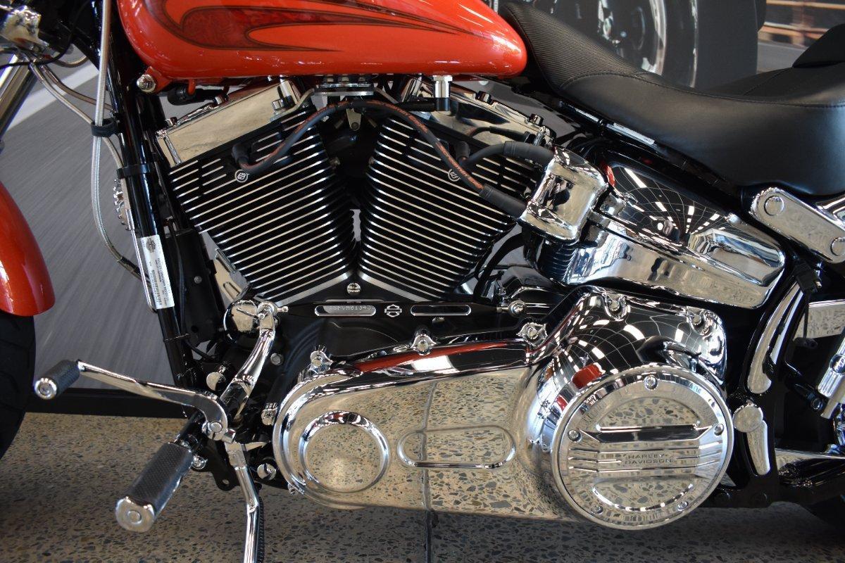 2017 HARLEY-DAVIDSON FXSB SOFTAIL BREAKOUT CRUISER