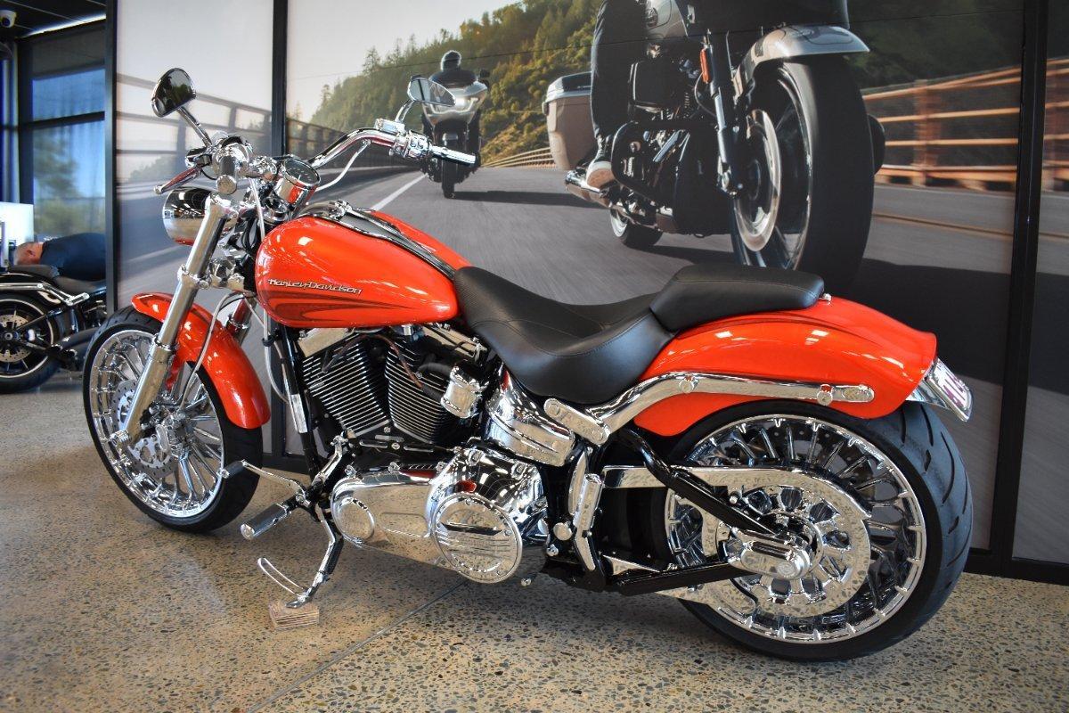 2017 HARLEY-DAVIDSON FXSB SOFTAIL BREAKOUT CRUISER