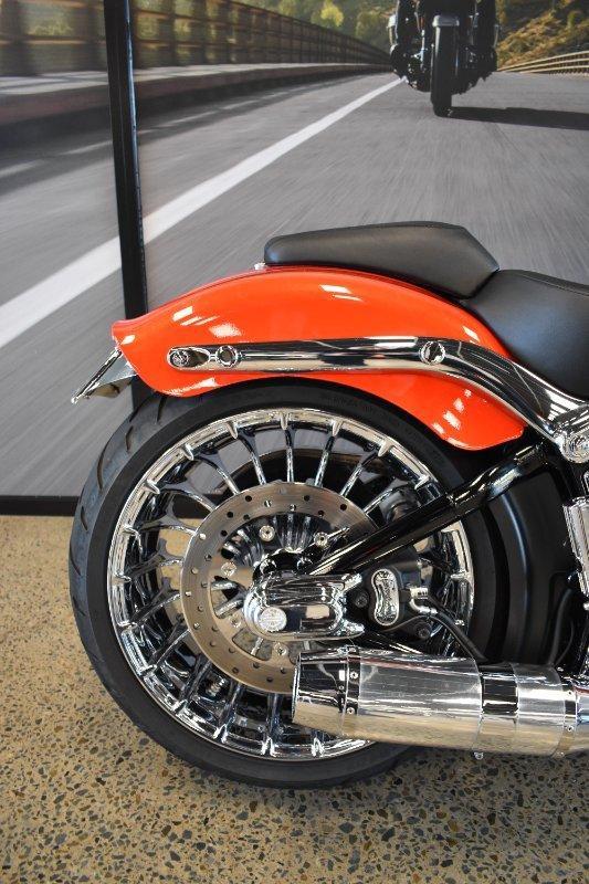 2017 HARLEY-DAVIDSON FXSB SOFTAIL BREAKOUT CRUISER