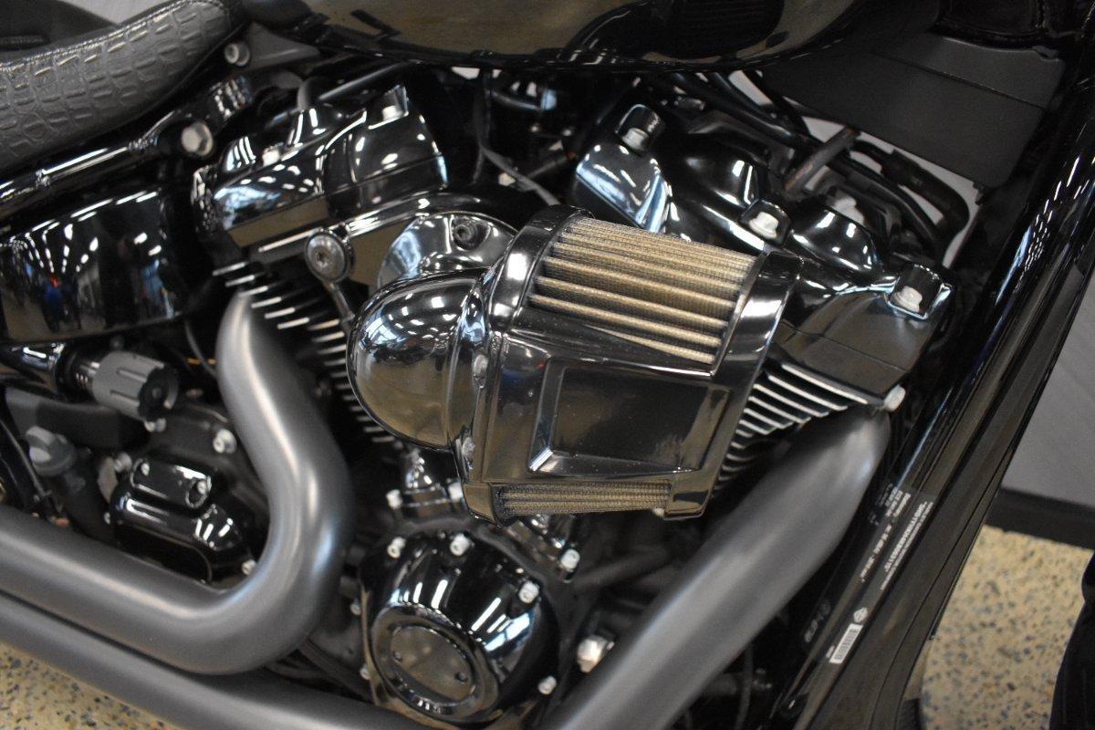 2019 HARLEY-DAVIDSON FXBRS BREAKOUT (114) CRUISER