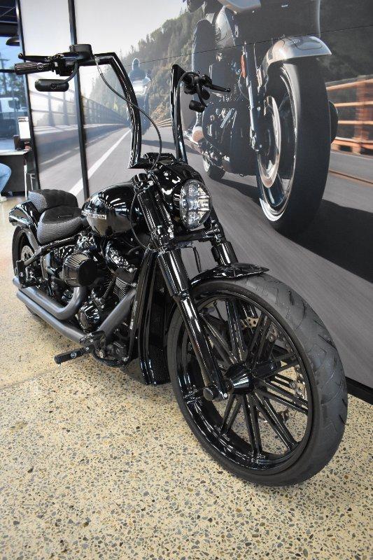 2019 HARLEY-DAVIDSON FXBRS BREAKOUT (114) CRUISER
