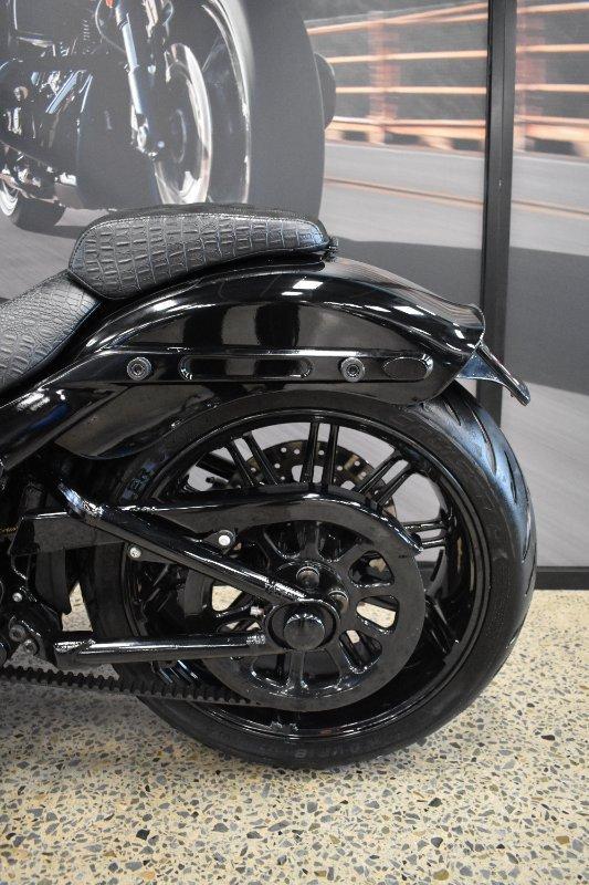 2019 HARLEY-DAVIDSON FXBRS BREAKOUT (114) CRUISER