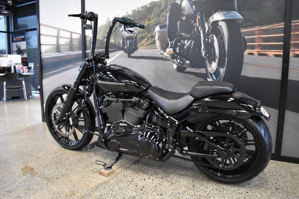 2019 HARLEY-DAVIDSON FXBRS BREAKOUT (114) CRUISER