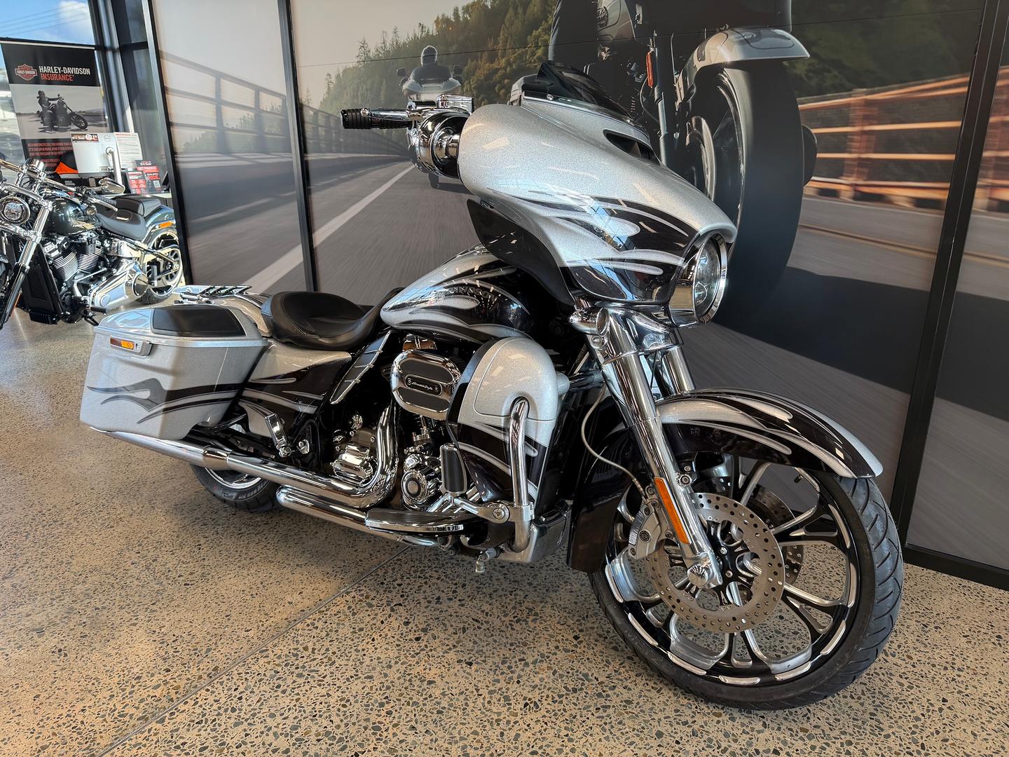2015 HARLEY-DAVIDSON CVO STREET GLIDE CRUISER