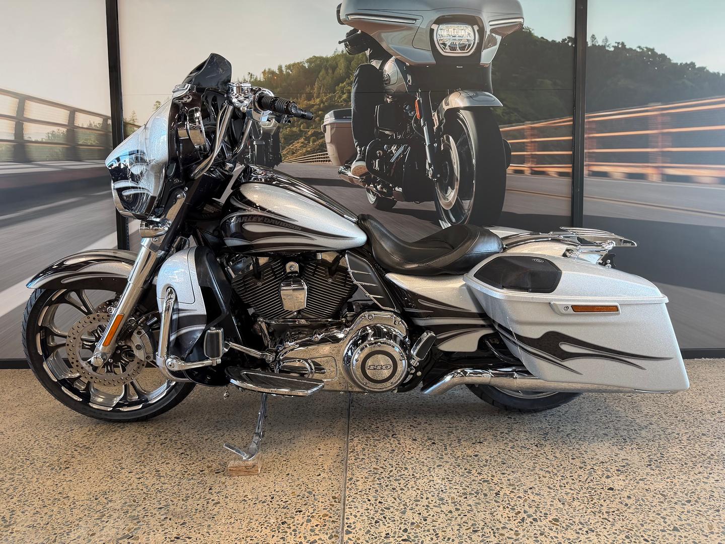 2015 HARLEY-DAVIDSON CVO STREET GLIDE CRUISER
