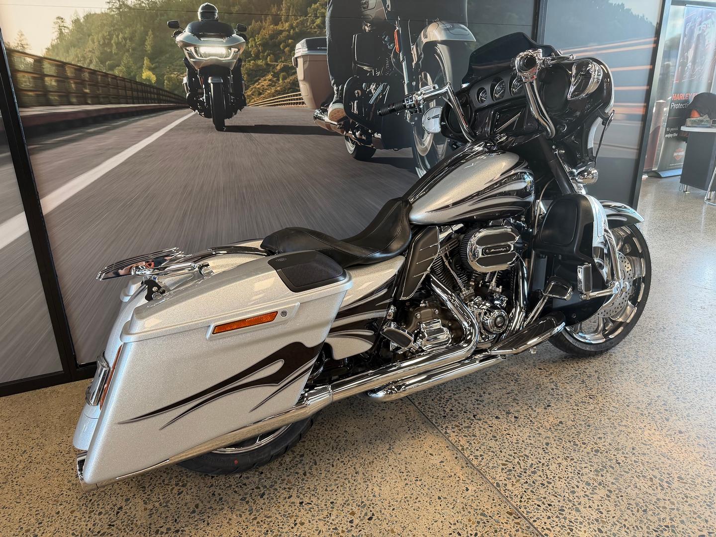 2015 HARLEY-DAVIDSON CVO STREET GLIDE CRUISER