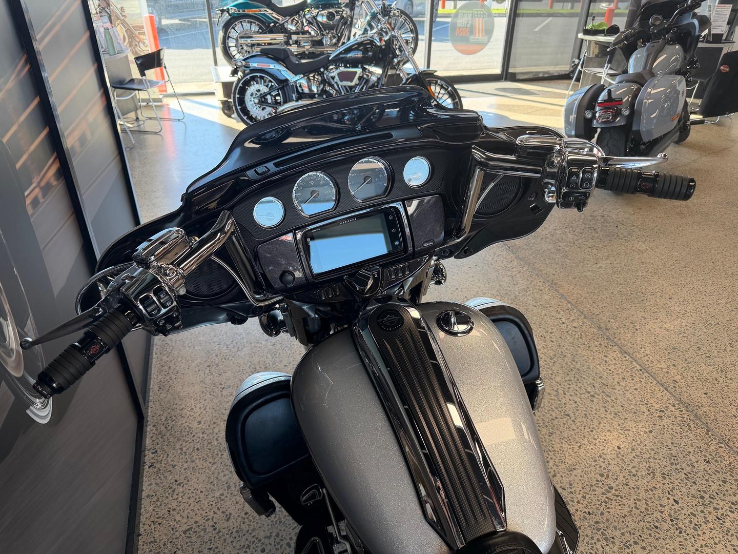 2015 HARLEY-DAVIDSON CVO STREET GLIDE CRUISER