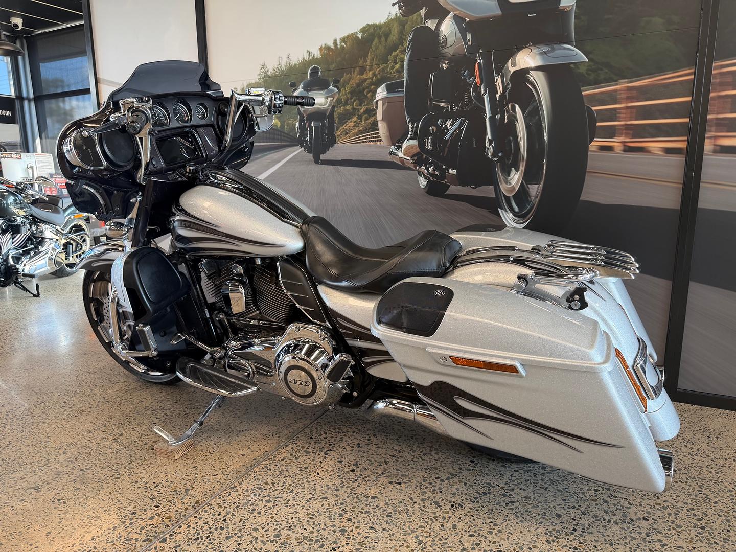 2015 HARLEY-DAVIDSON CVO STREET GLIDE CRUISER