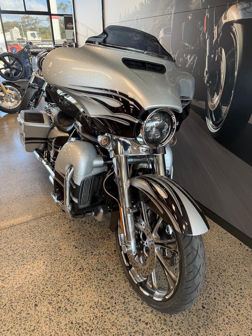 2015 HARLEY-DAVIDSON CVO STREET GLIDE CRUISER