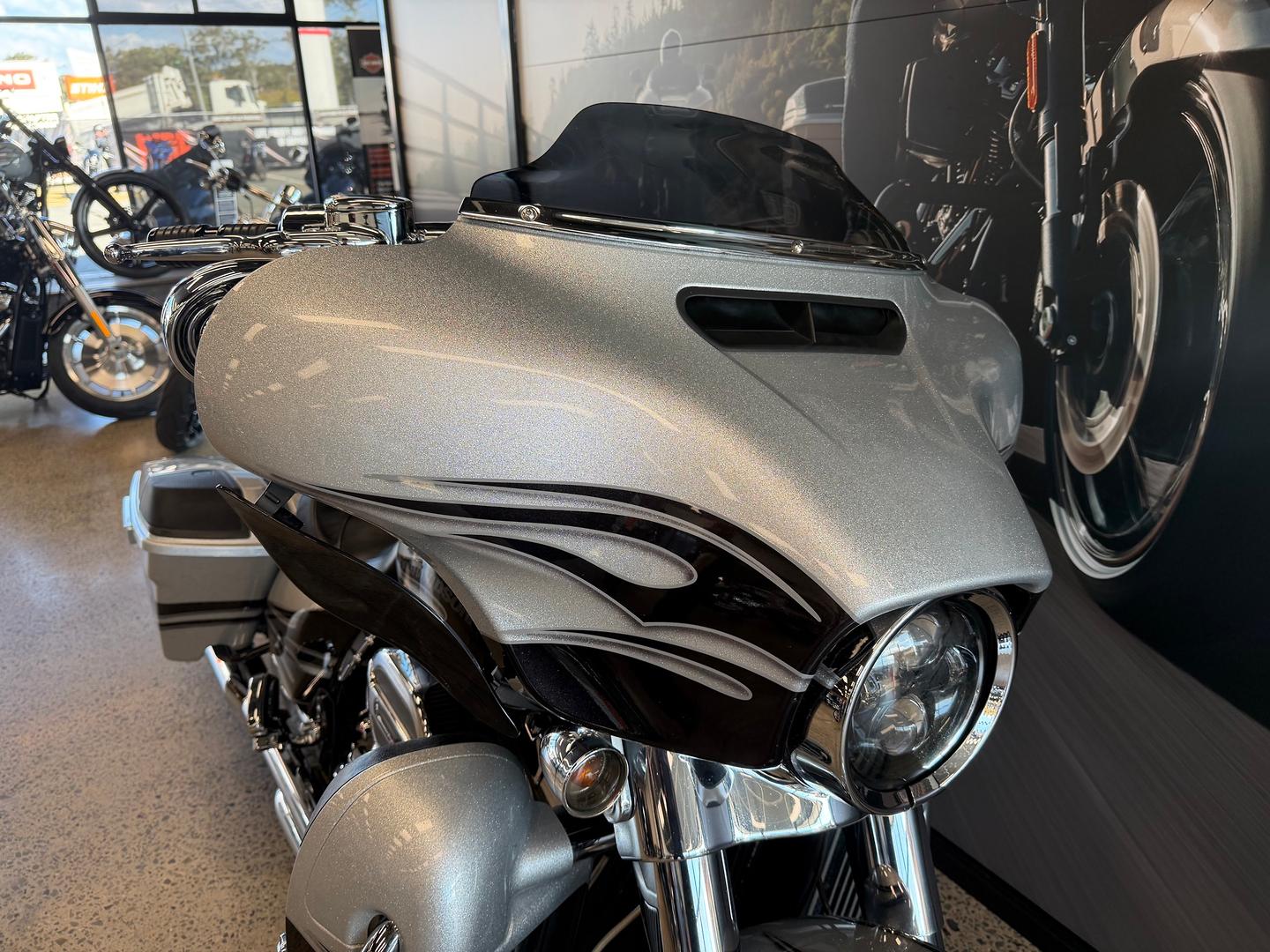 2015 HARLEY-DAVIDSON CVO STREET GLIDE CRUISER