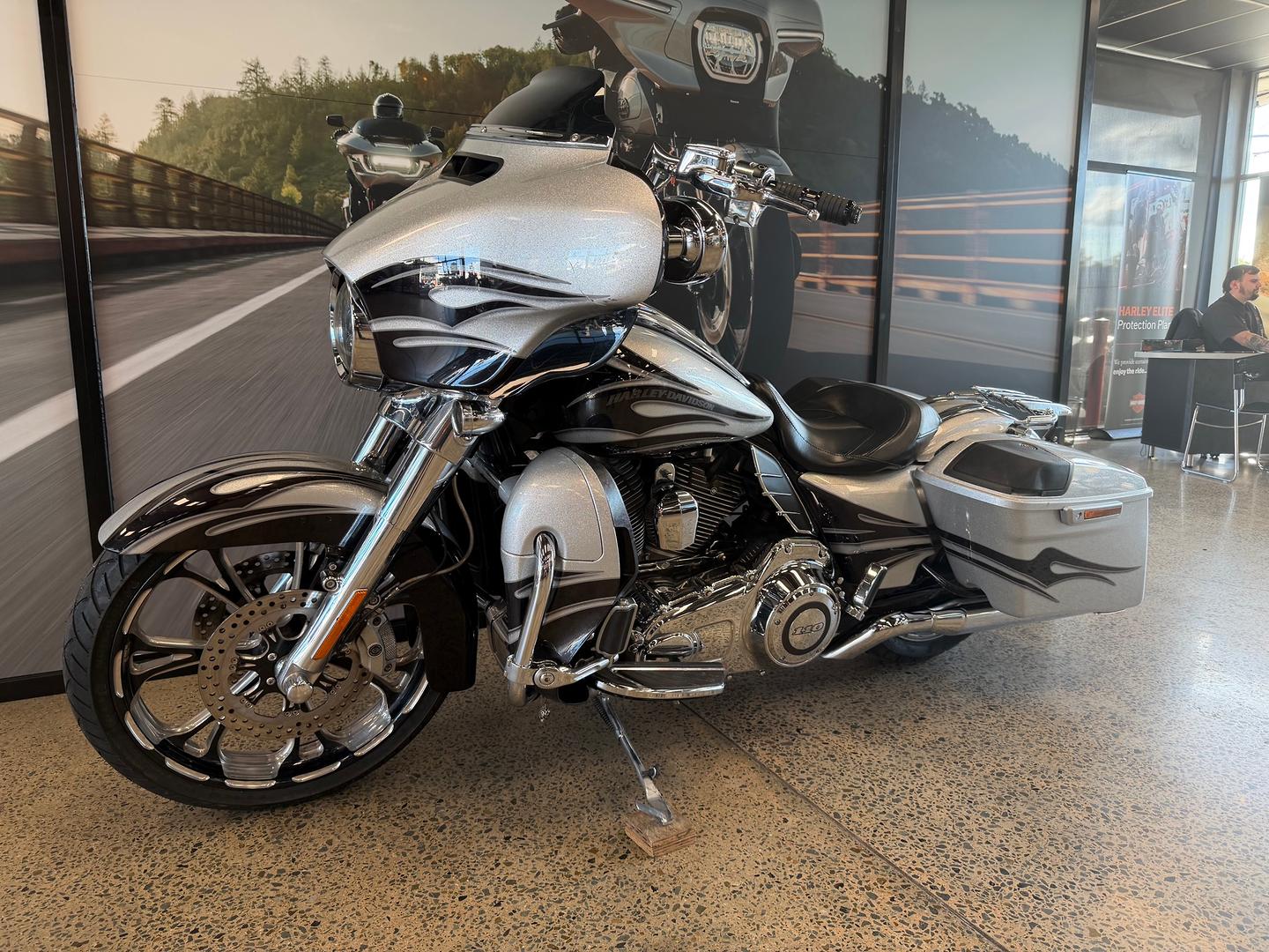 2015 HARLEY-DAVIDSON CVO STREET GLIDE CRUISER