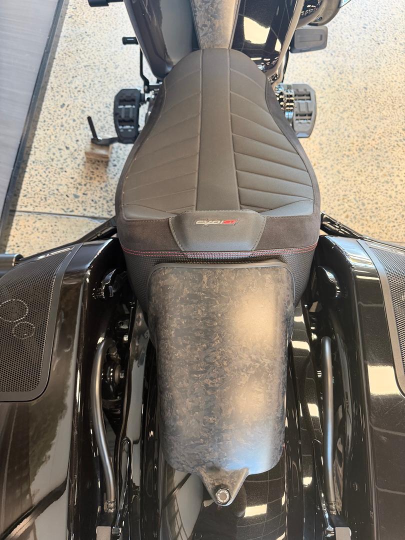 2024 HARLEY-DAVIDSON FLTRXSTSE CVO RD GLIDE ST 121 CRUISER